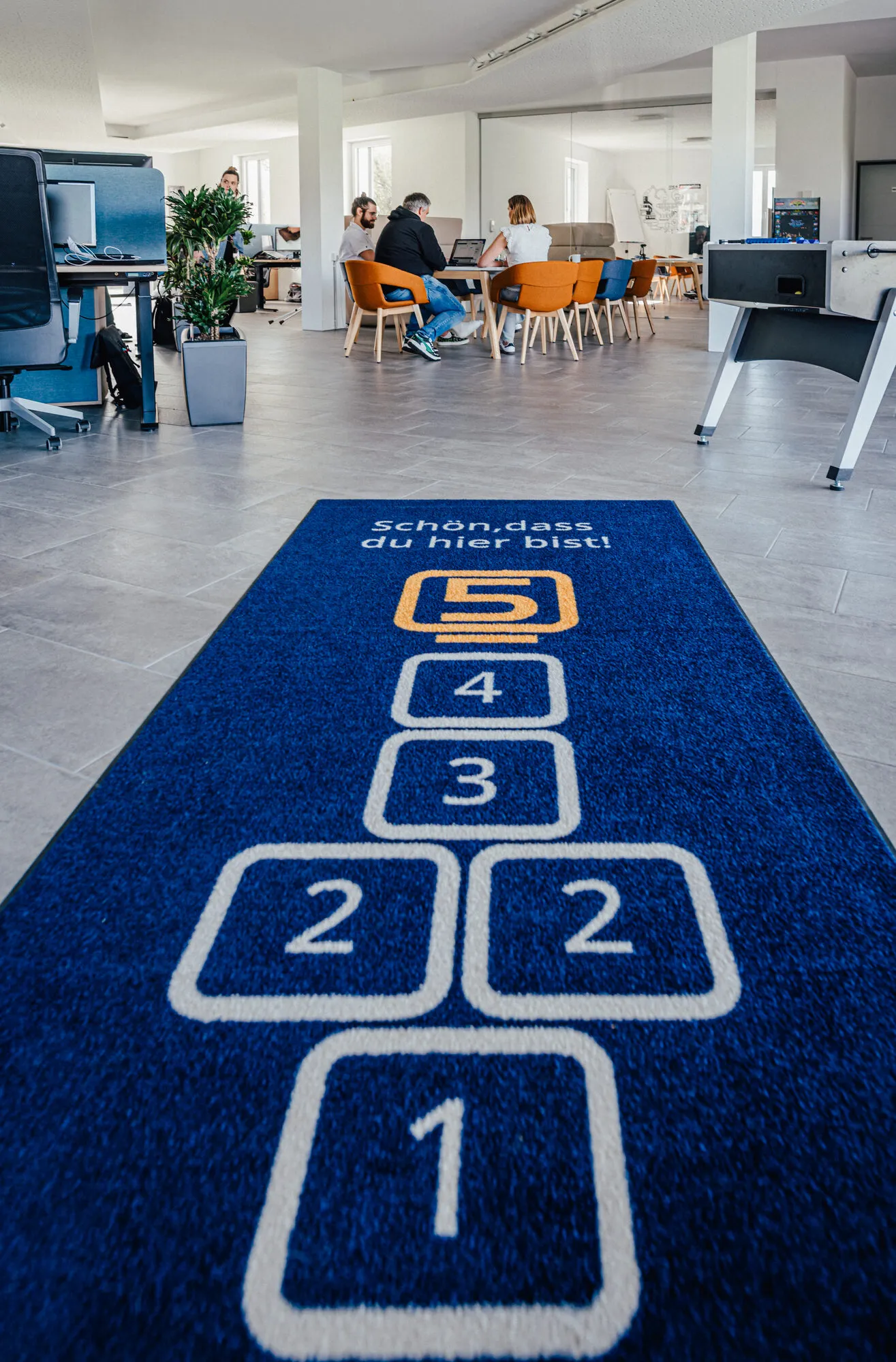 hilarion 5 Büro — Teamarbeit